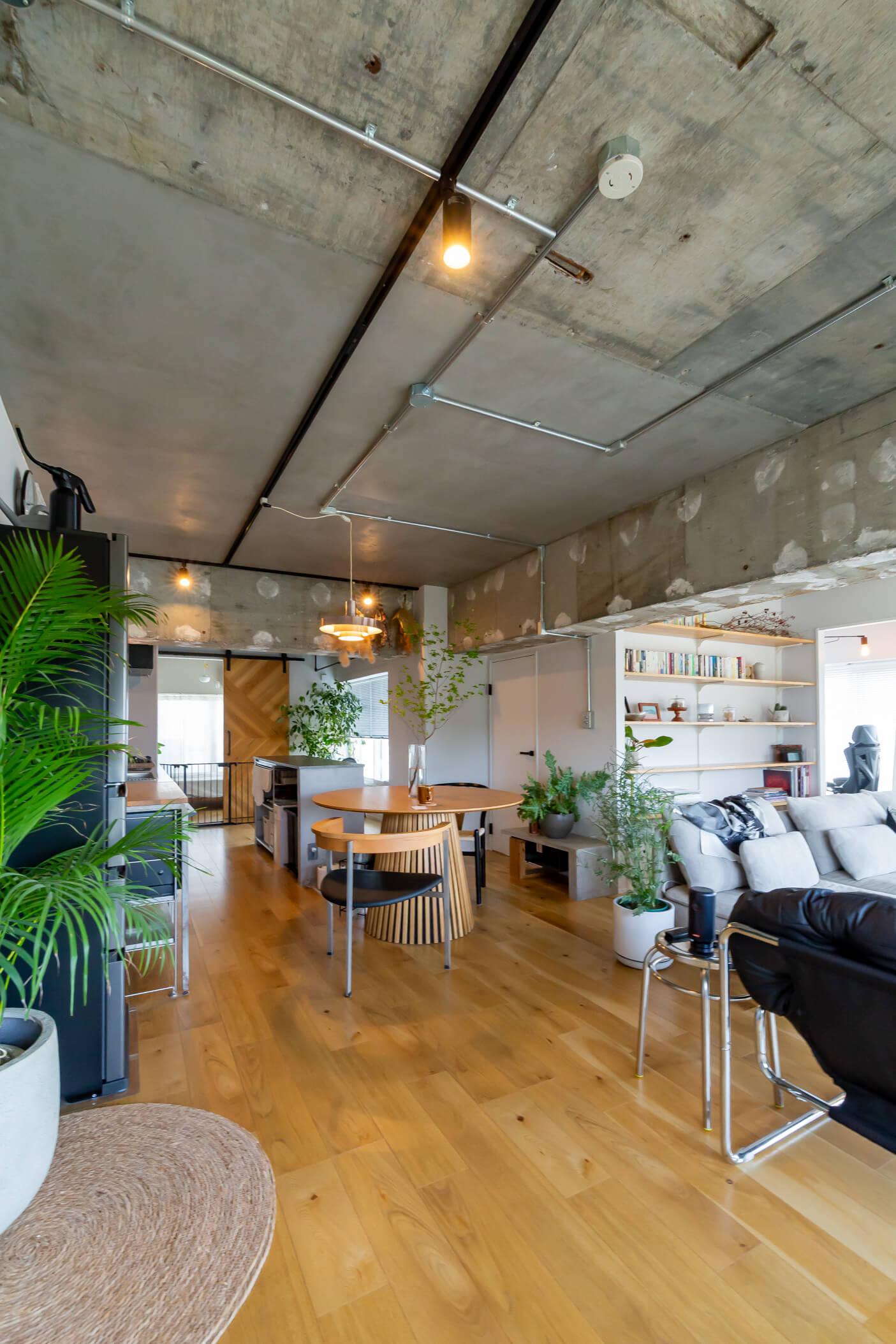 無骨さと綺麗さが調和する住まい