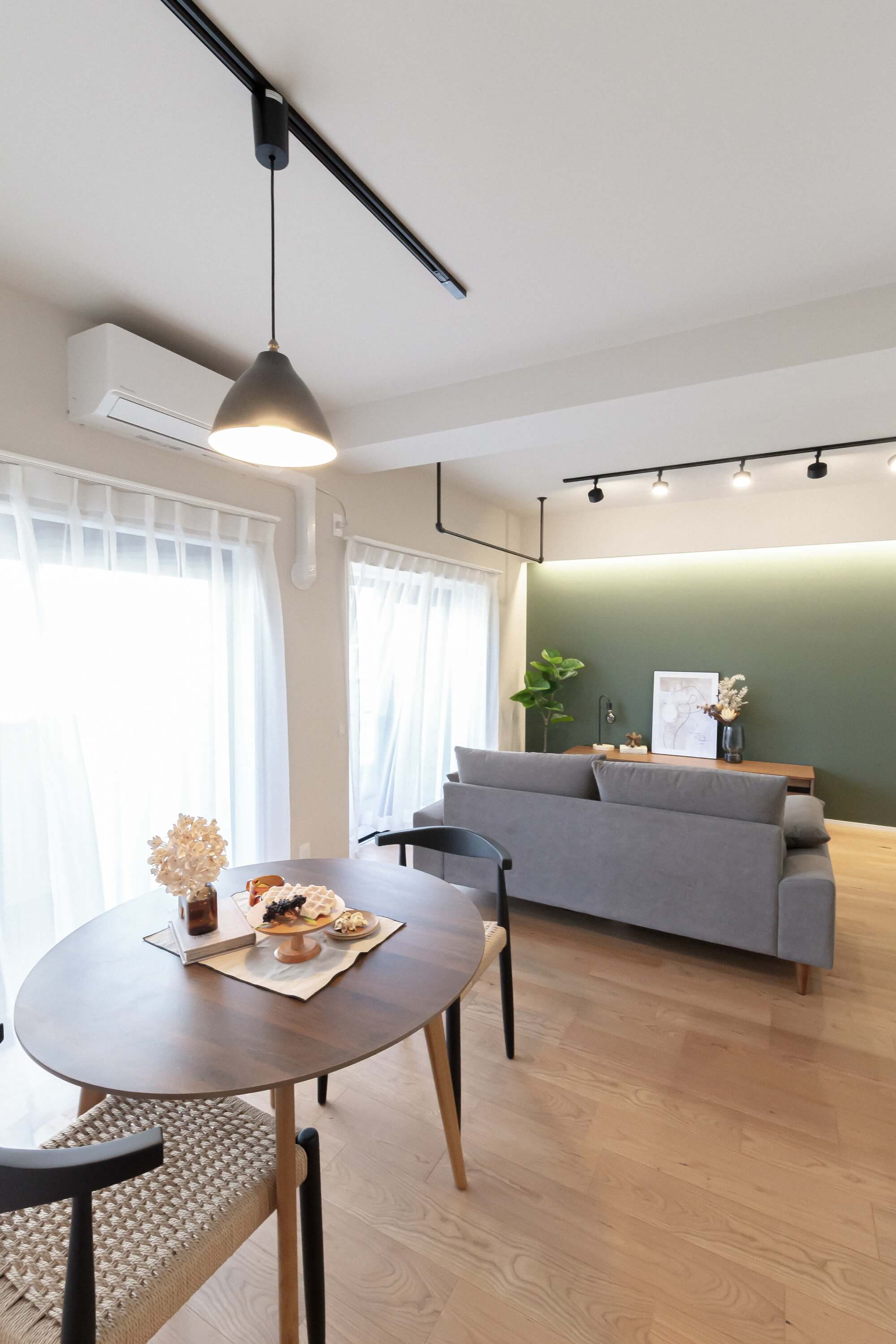 街なかで穏やかにくつろぐ